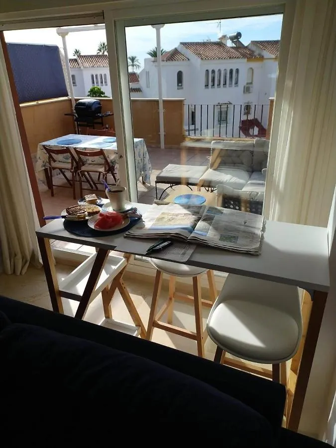 Apartamento con gran terraza a 50 m de la playa San Luis de Sabinillas