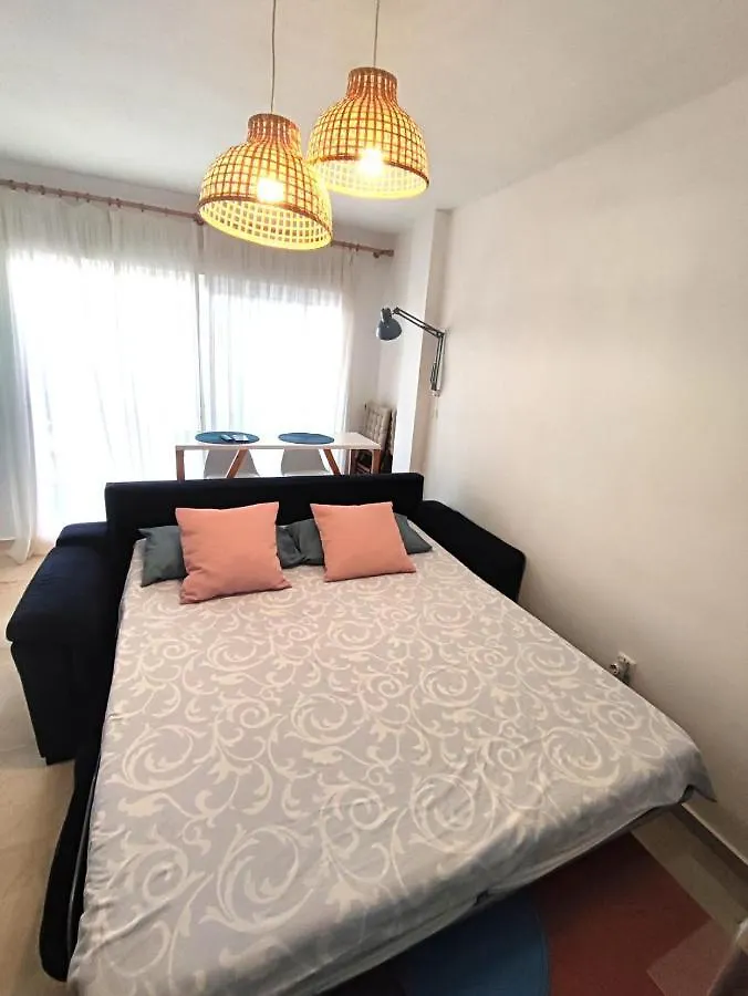 Apartamento con gran terraza a 50 m de la playa San Luis de Sabinillas 0*,